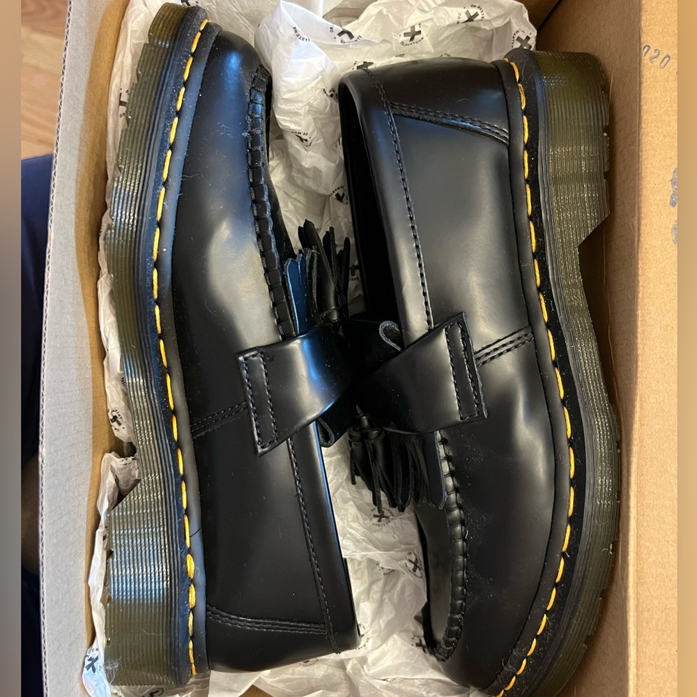 NEW IN BOX!  Size 8 ADRIAN SMOOTH LEATHER TASSEL LOAFERS